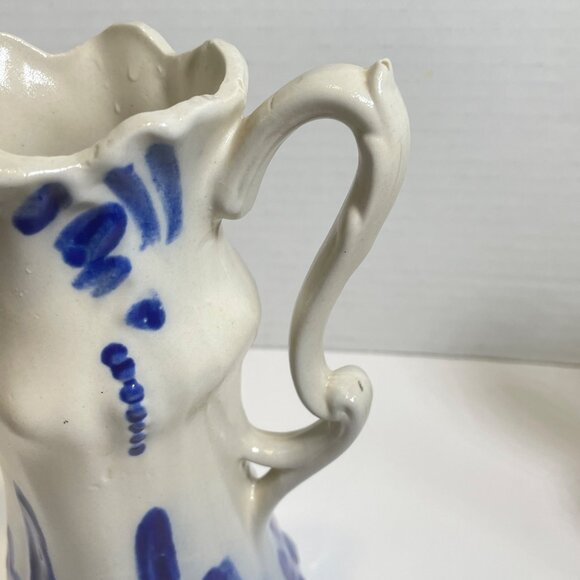 Vintage Blue & White Ceramic Pitchers With Scalloped Edges & Floral Design - Set - Picture 6 of 11